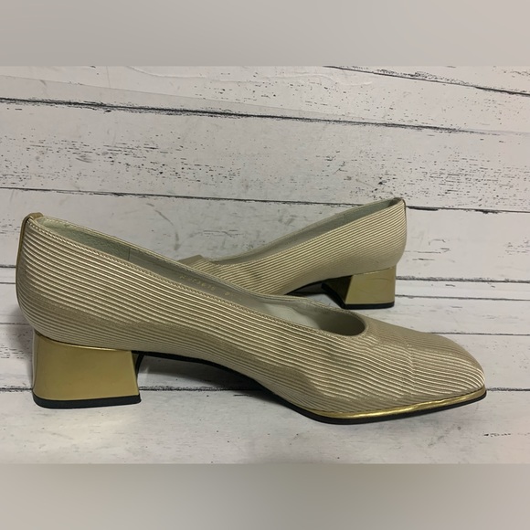 Stuart Weitzman Women’s Size 8.5B Gold Metallic Pumps Made in Spain - Picture 9 of 15